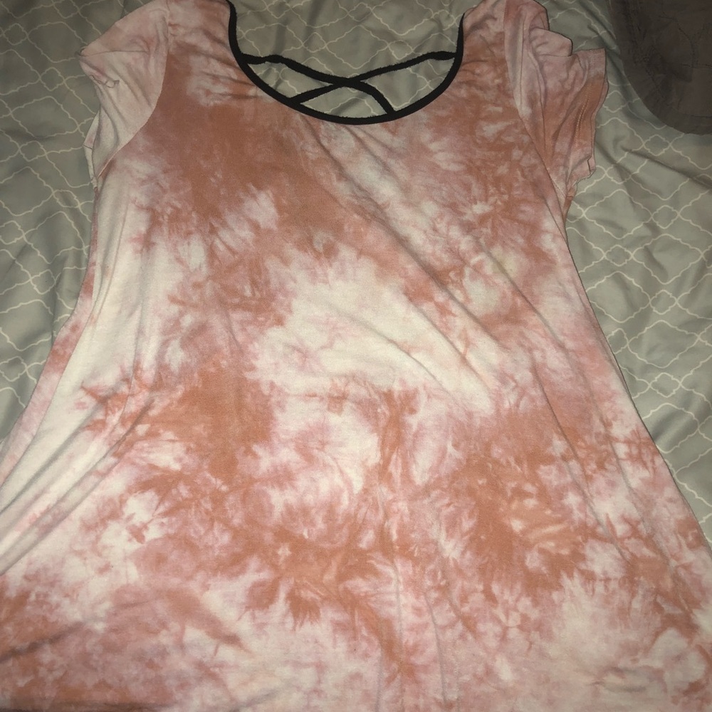 Pink tie doe short sleeve shirt